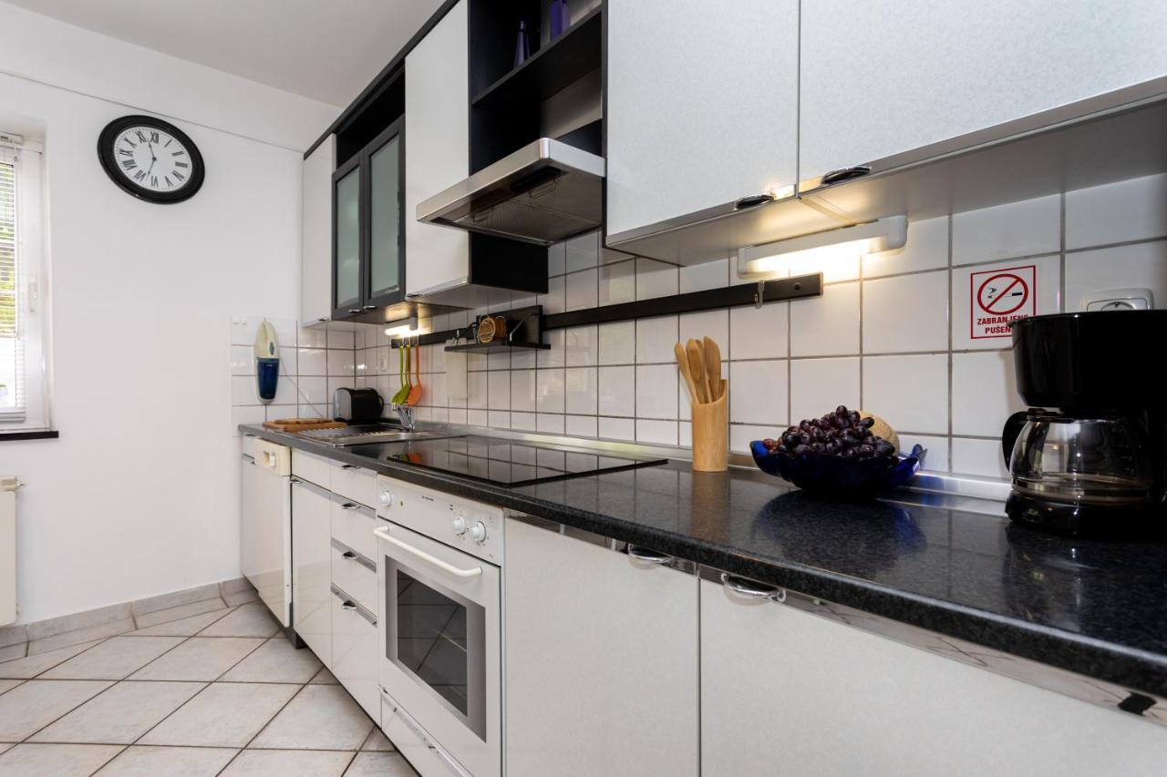 Apartman Maris เวอร์บนิค ภายนอก รูปภาพ